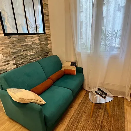 Apartmán T2 Centre De Face De La Gare Routiere *